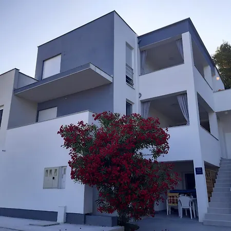 Varazdinci Apartment *