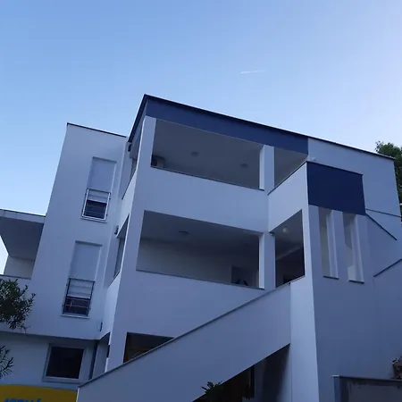 Varazdinci Apartment *